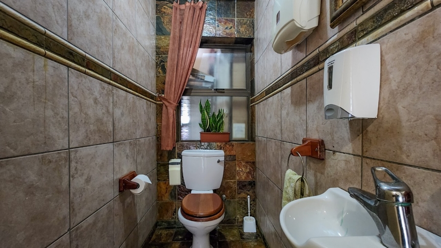 To Let 6 Bedroom Property for Rent in Sunset Beach Western Cape